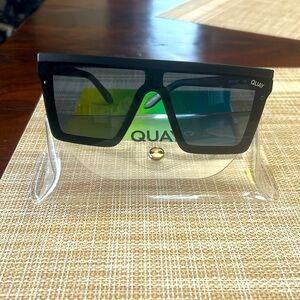 Quay Hindsight smoke black 125